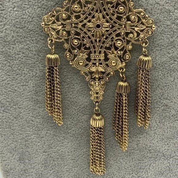 Beautiful Vintage 1960's Hollywood Regency Tassel Filigree Necklace - Picture 2 of 4